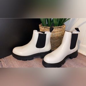Cushionaire Sasha slip on chelsea Boots